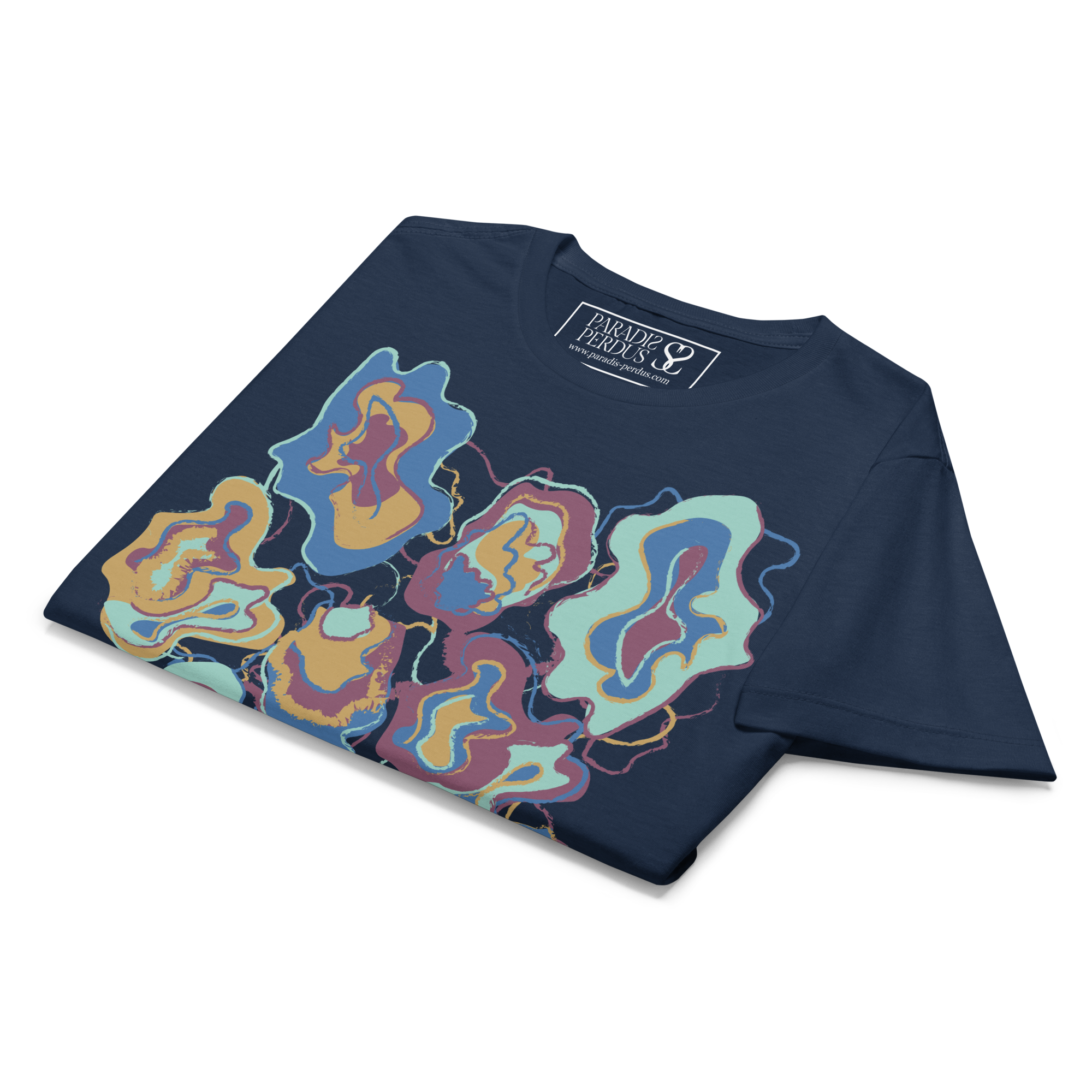 T-shirt cintré en coton bleu marine imprimé “Sfogliatelle” de Paradis Perdus® 8 Le KRUSH workshop boutique T-shirt cintré en coton bleu marine imprimé “Sfogliatelle” de Paradis Perdus® présenté plié en gros plan