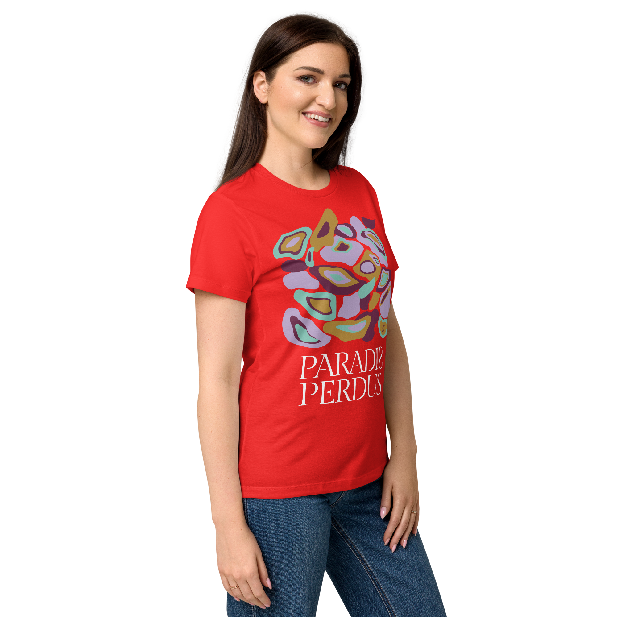 T-shirt cintré en coton rouge écarlate imprimé “Panscro” de Paradis Perdus® 7 Le KRUSH workshop boutique T-shirt cintré en coton rouge écarlate imprimé “Panscro” de Paradis Perdus® porté par une femme de profil