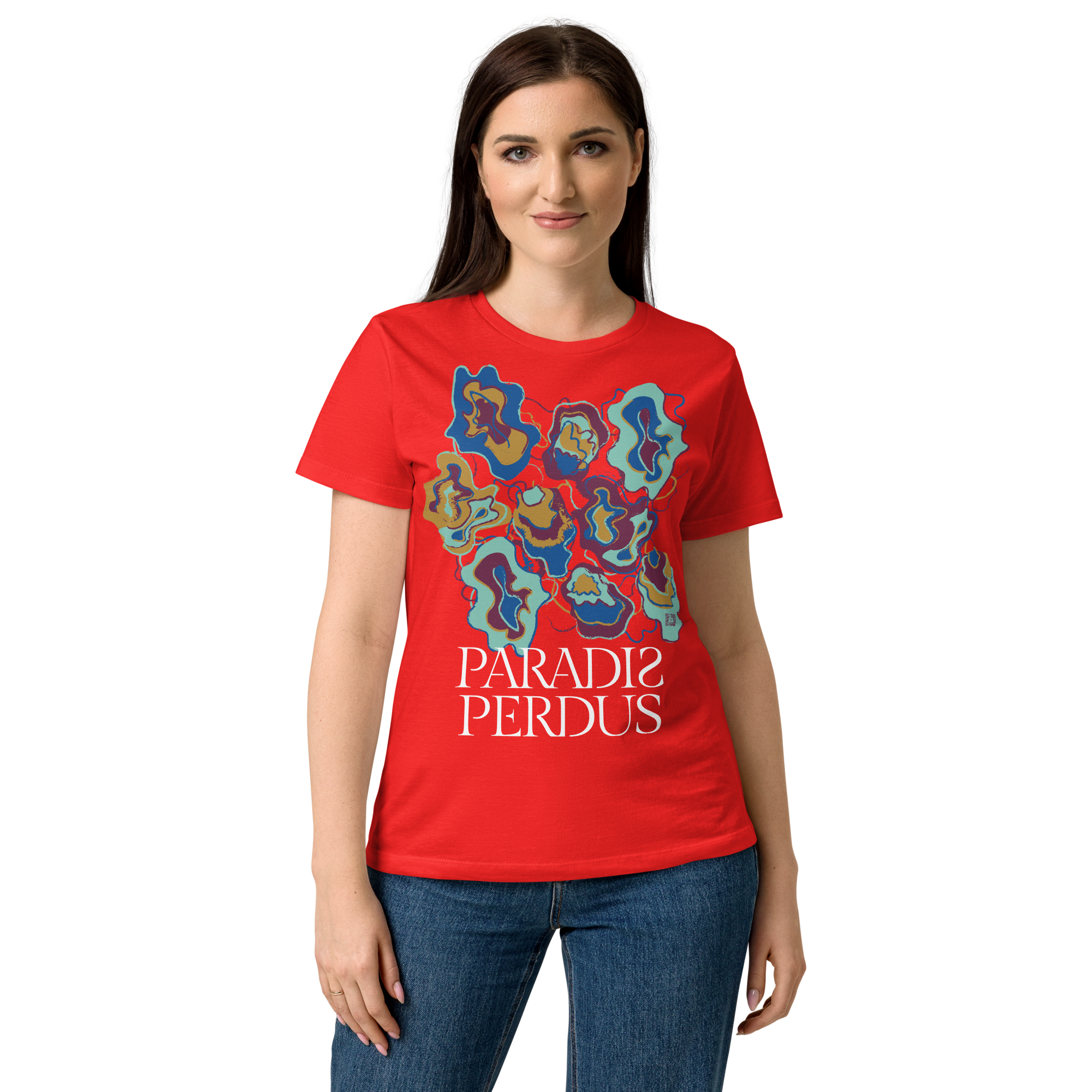 T-shirt cintré en coton rouge écarlate imprimé “Sfogliatelle” de Paradis Perdus® 5 Le KRUSH workshop boutique T-shirt cintré en coton rouge écarlate imprimé “Sfogliatelle” de Paradis Perdus® porté par une femme de devant