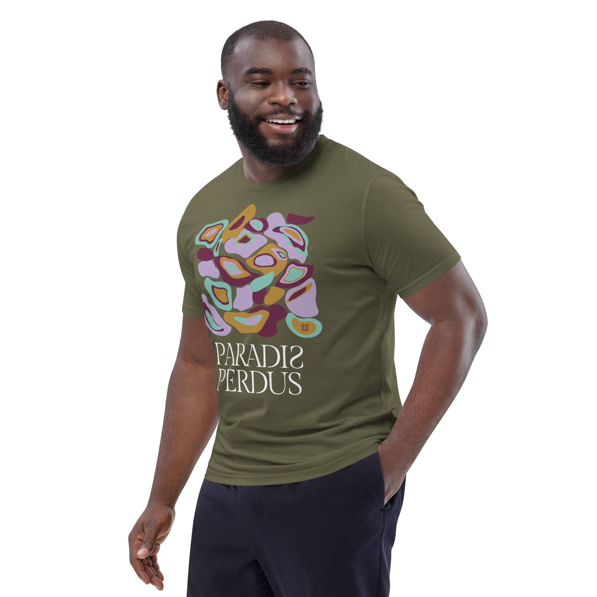 T-shirt en coton bio kaki army imprimé “Panscro” de Paradis Perdus® porté par un homme de devant