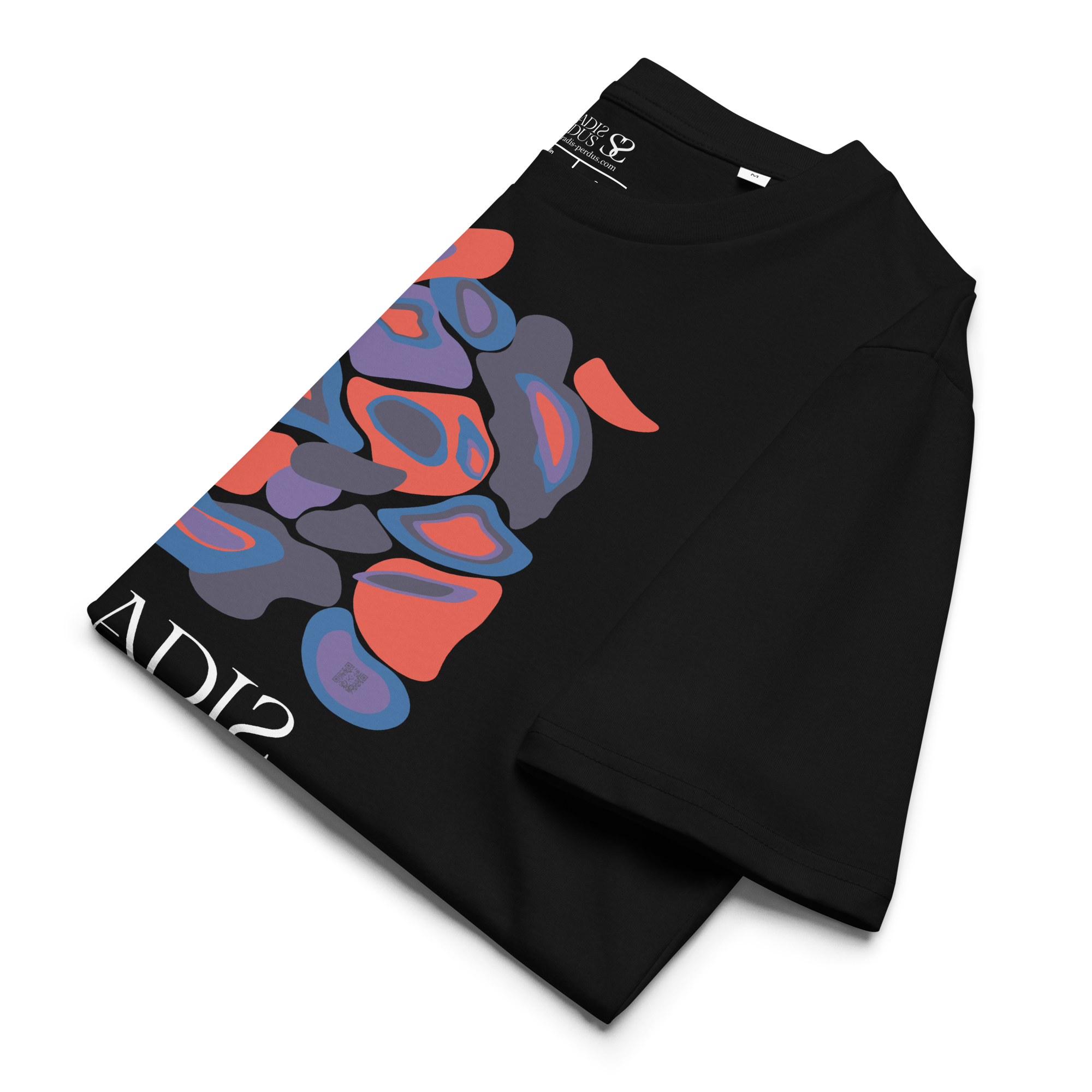 T-shirt en coton bio noir profond imprimé "Panscro" de Paradis Perdus® 8 Le KRUSH workshop boutique T-shirt en coton bio noir profond imprimé “Panscro” de Paradis Perdus® présenté plié en gros plan