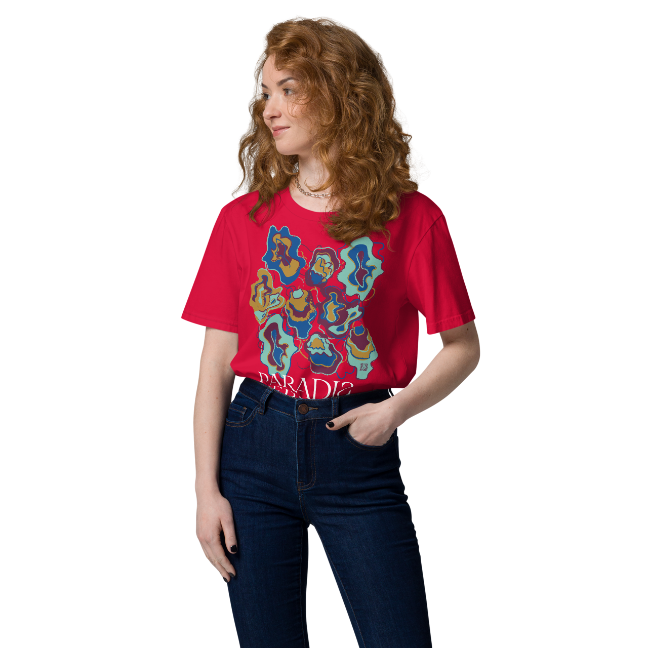 T-shirt en coton bio rouge carmin imprimé “Sfogliatelle” de Paradis Perdus® 5 Le KRUSH workshop boutique T-shirt en coton bio rouge carmin imprimé “Sfogliatelle” de Paradis Perdus® porté par une femme de devant