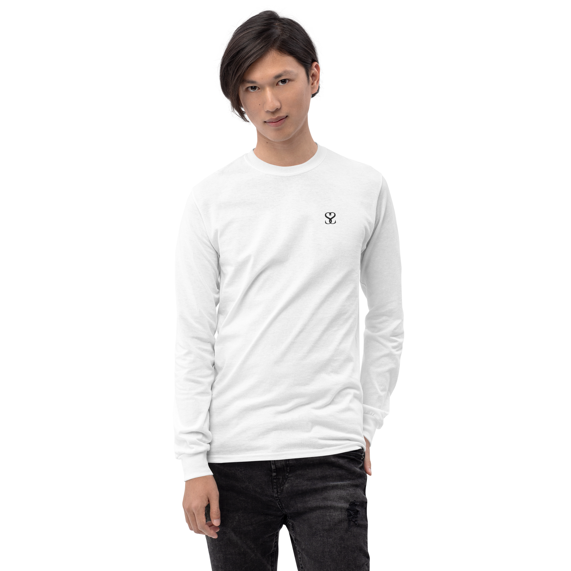T-shirt manches longues en coton blanc intense brodé monogramme noir de Paradis Perdus® 5 Le KRUSH workshop boutique T-shirt manches longues en coton blanc intense brodé du monogramme noir profond de Paradis Perdus® porté par un homme de devant