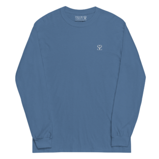 T-shirt manches longues en coton bleu bardeau brodé du monogramme blanc intense de Paradis Perdus® porté de devant