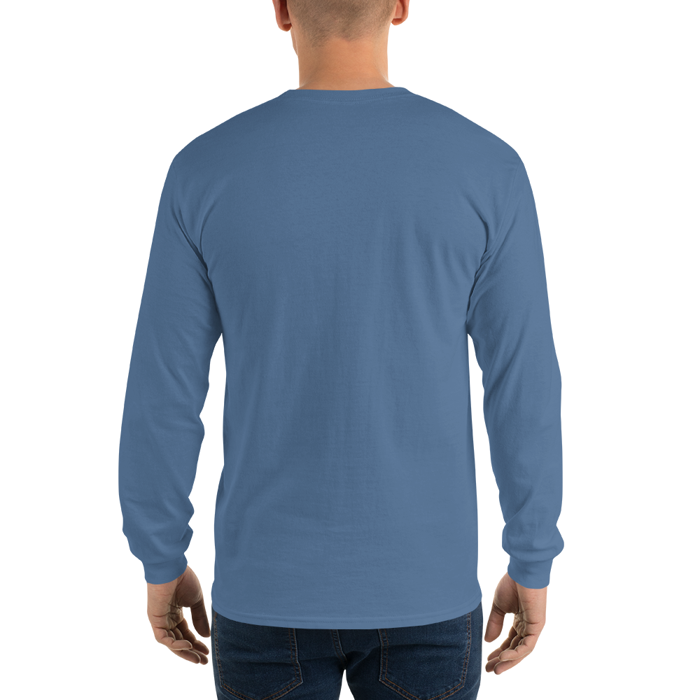 T-shirt manches longues en coton bleu bardeau brodé monogramme blanc de Paradis Perdus® 6 Le KRUSH workshop boutique T-shirt manches longues en coton bleu bardeau brodé du monogramme blanc intense de Paradis Perdus® porté par un homme de dos