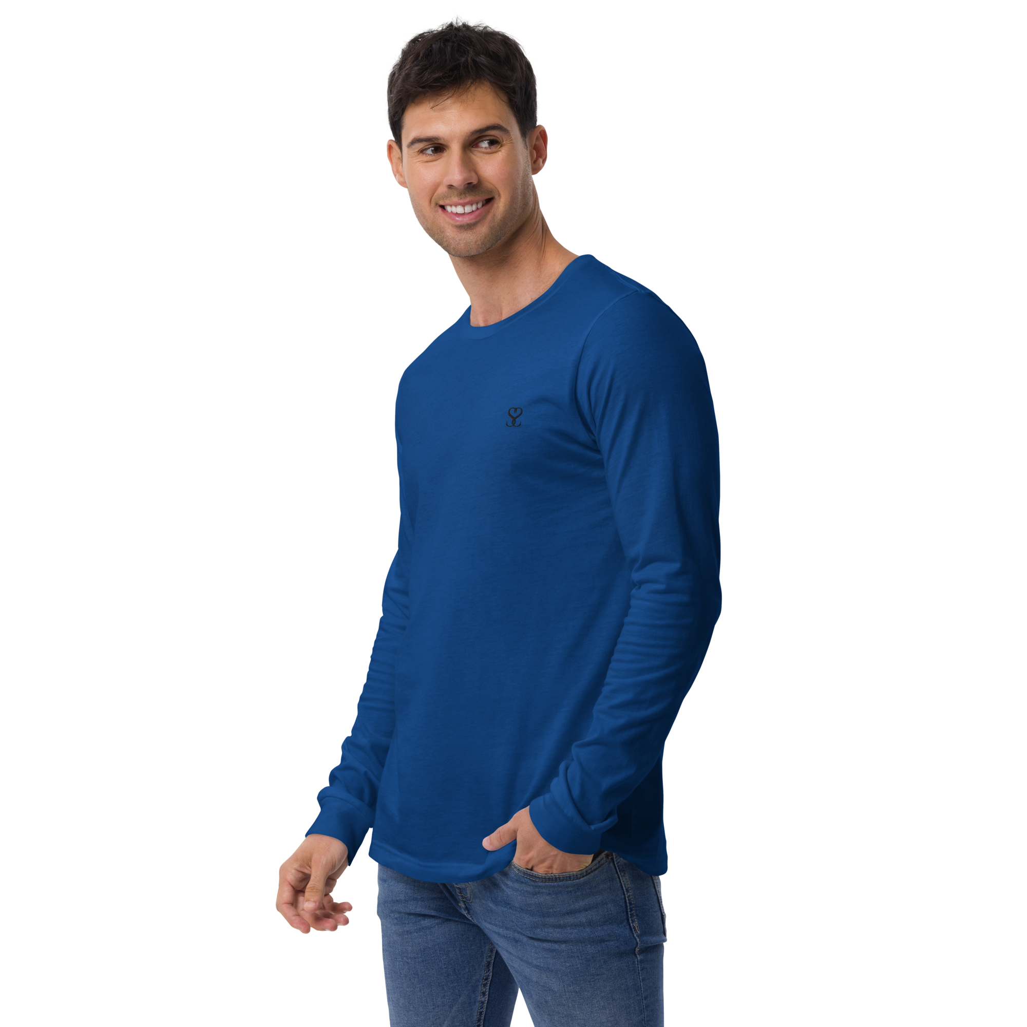T-shirt manches longues en coton bleu outremer brodé monogramme noir de Paradis Perdus® 5 Le KRUSH workshop boutique T-shirt manches longues en coton bleu outremer brodé du monogramme noir profond de Paradis Perdus® porté par un homme de profil
