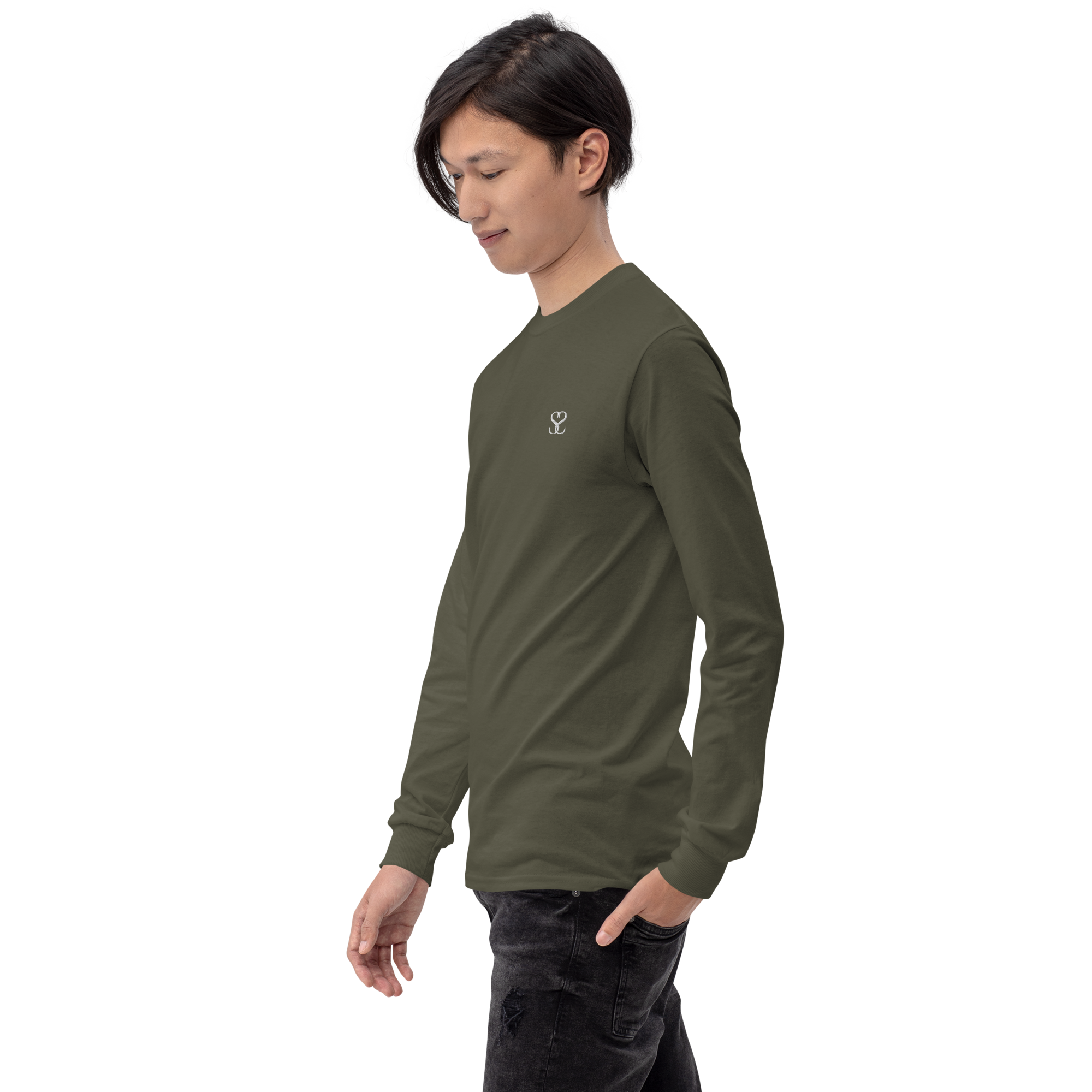 T-shirt manches longues en coton kaki army brodé monogramme blanc de Paradis Perdus® 5 Le KRUSH workshop boutique T-shirt manches longues en coton blanc intense brodé du monogramme orange corail de Paradis Perdus® porté par un homme de profil