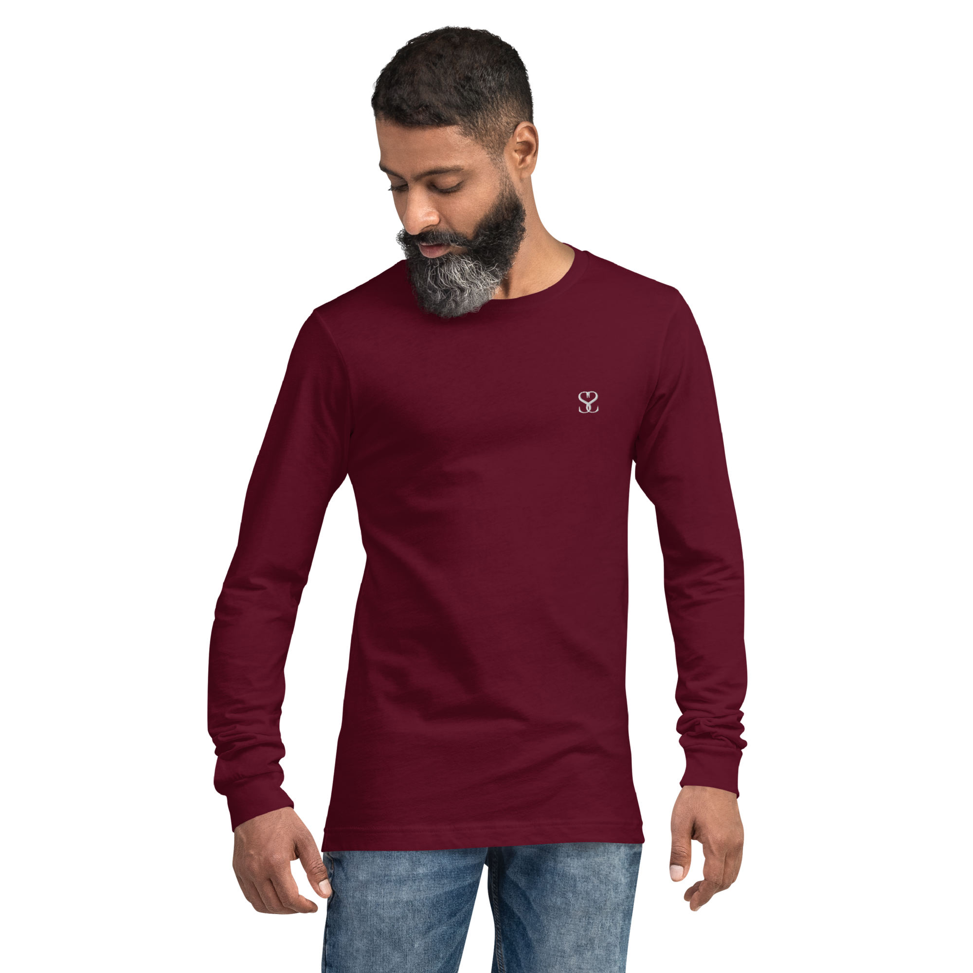 T-shirt manches longues en coton prune violette brodé monogramme blanc de Paradis Perdus® 5 Le KRUSH workshop boutique T-shirt manches longues en coton prune violette brodé du monogramme blanc intense de Paradis Perdus® porté par un homme de face