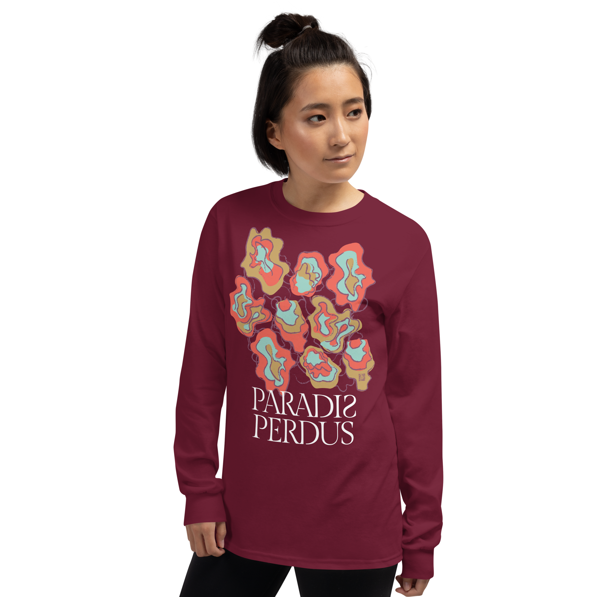 T-shirt manches longues en coton prune violette imprimé “Sfogliatelle” de Paradis Perdus® 5 Le KRUSH workshop boutique T-shirt manches longues en coton prune violette imprimé “Sfogliatelle” de Paradis Perdus® porté par une femme de face