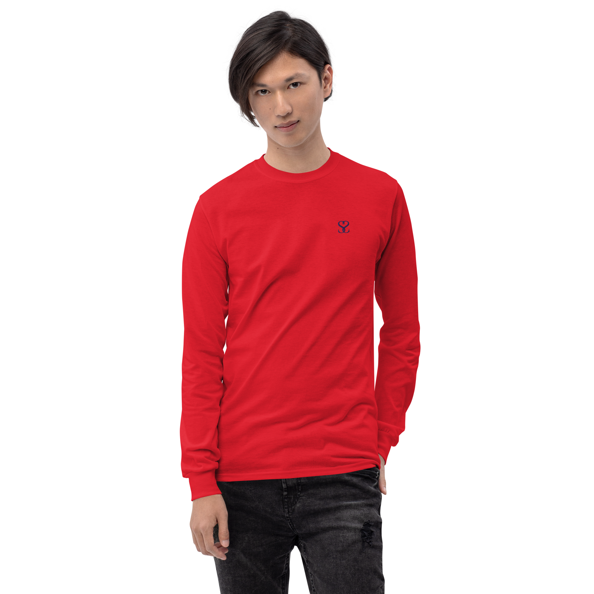 T-shirt manches longues en coton rouge écarlate brodé monogramme bleu de Paradis Perdus® 5 Le KRUSH workshop boutique T-shirt manches longues en coton rouge écarlate brodé du monogramme bleu marine de Paradis Perdus® porté par un homme de profil