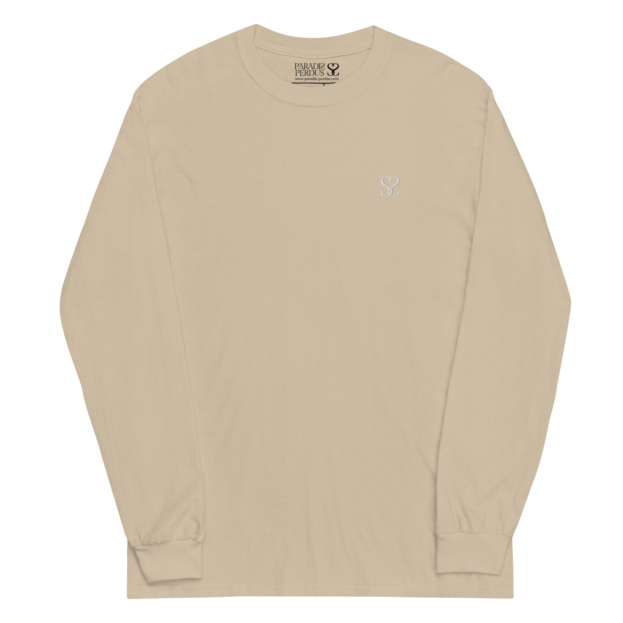 T-shirt manches longues en coton sable clair brodé monogramme blanc de Paradis Perdus® 1 Le KRUSH workshop boutique T-shirt manches longues en coton sable clair brodé du monogramme blanc intense de Paradis Perdus® porté de devant