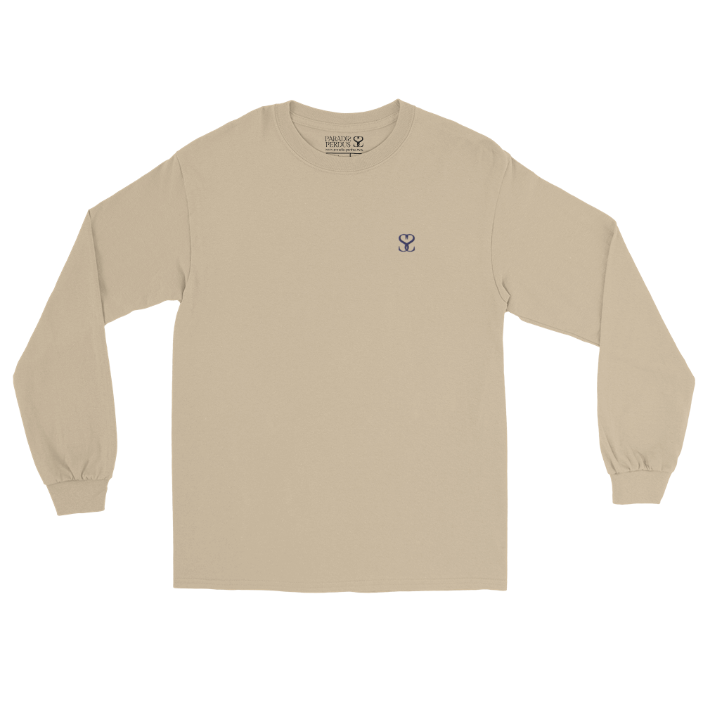 T-shirt manches longues en coton sable clair brodé monogramme bleu de Paradis Perdus® 3 Le KRUSH workshop boutique T-shirt manches longues en coton sable clair brodé du monogramme bleu marine de Paradis Perdus® posé à plat devant