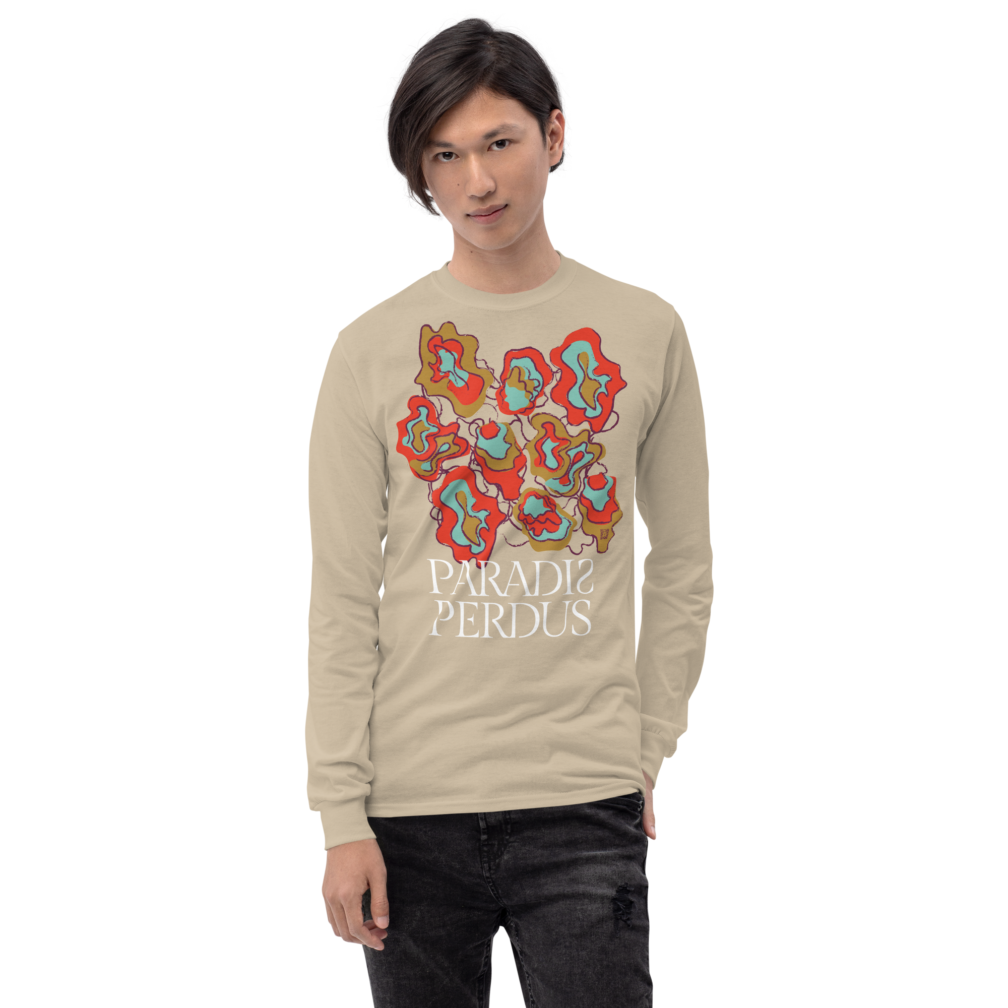 T-shirt manches longues en coton sable clair imprimé “Sfogliatelle” de Paradis Perdus® 5 Le KRUSH workshop boutique T-shirt manches longues en coton sable clair imprimé “Sfogliatelle” de Paradis Perdus® porté par un homme de face