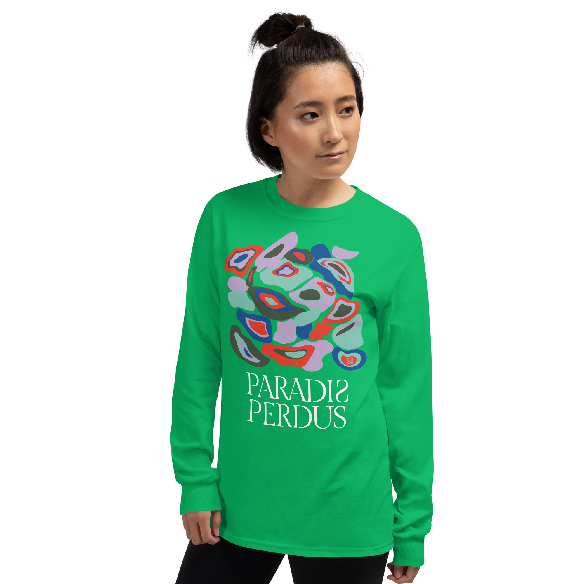 T-shirt manches longues en coton vert menthe imprimé “Panscro” de Paradis Perdus® 5 Le KRUSH workshop boutique T-shirt manches longues en coton vert menthe imprimé “Panscro” de Paradis Perdus® porté par une femme de face