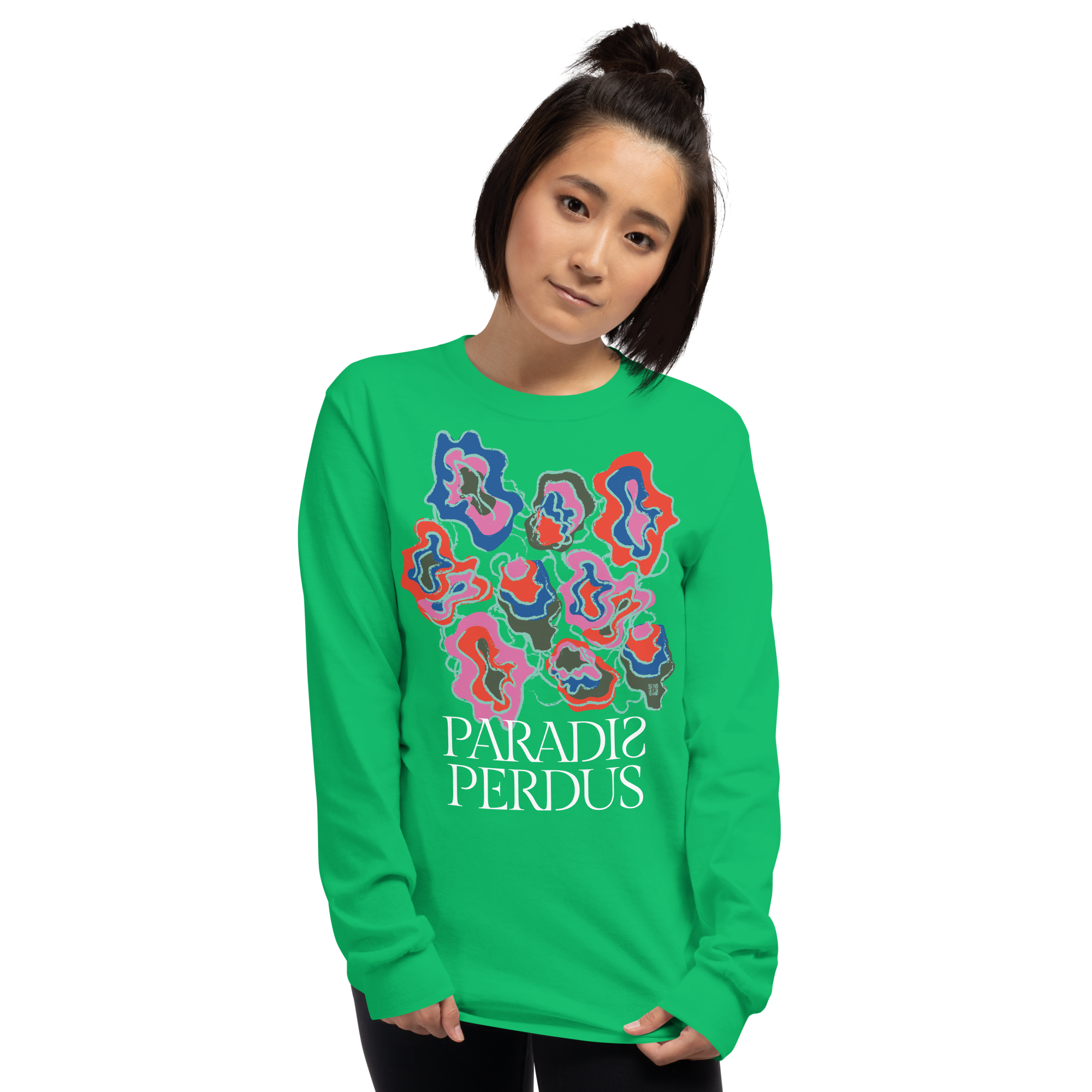 T-shirt manches longues en coton vert menthe imprimé “Sfogliatelle” de Paradis Perdus® 7 Le KRUSH workshop boutique T-shirt manches longues en coton vert menthe imprimé “Sfogliatelle” de Paradis Perdus® porté par une femme de face
