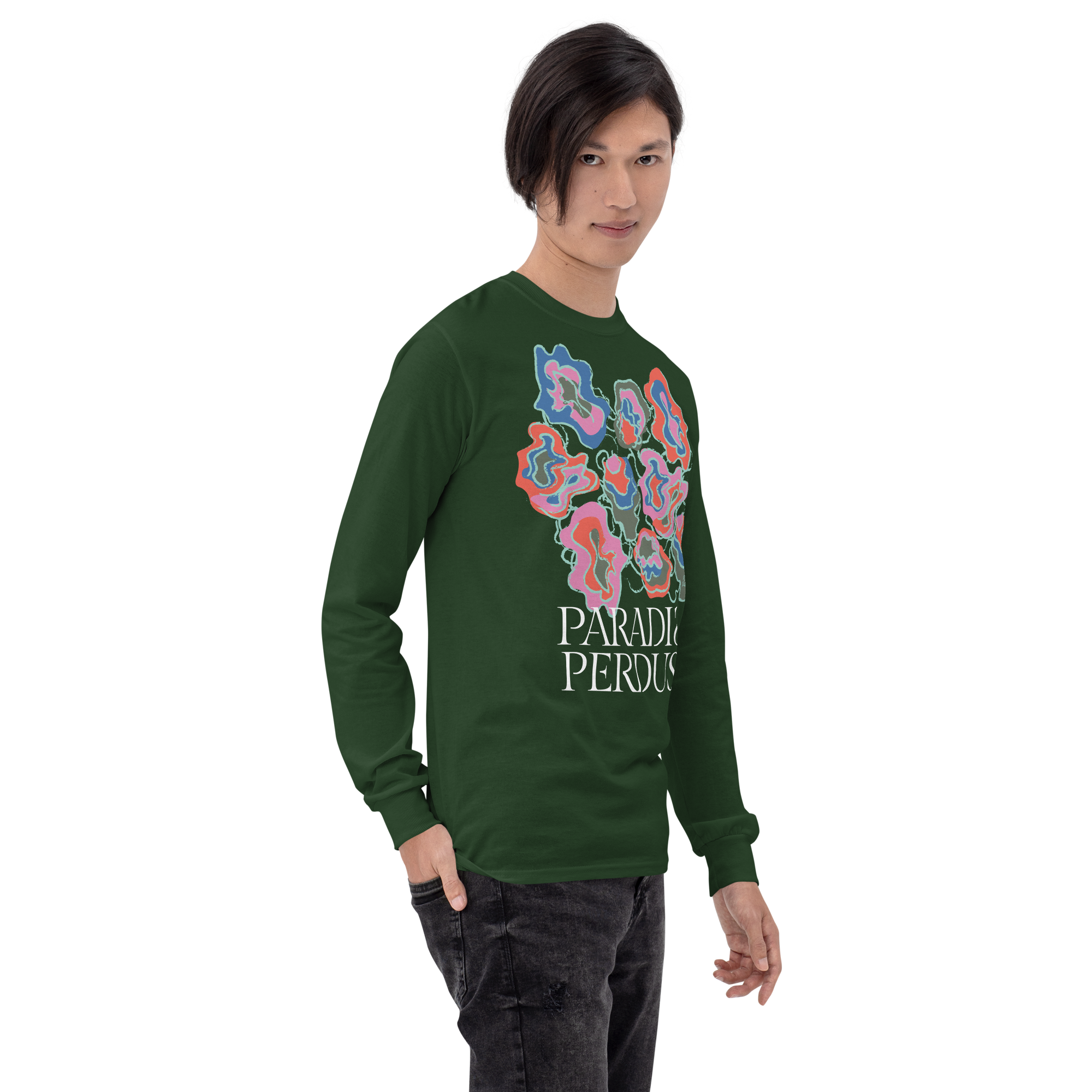 T-shirt manches longues en coton vert sapin imprimé “Sfogliatelle” de Paradis Perdus® 7 Le KRUSH workshop boutique T-shirt manches longues en coton vert sapin imprimé “Sfogliatelle” de Paradis Perdus® porté par un homme de profil